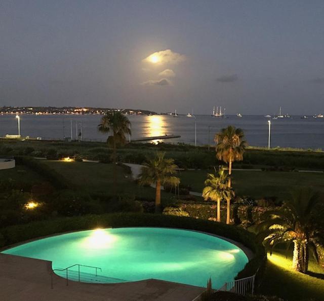 Vue Mer Juan Les Pins อองทีบส์ ภายนอก รูปภาพ